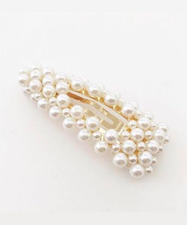 Pearl hair clip with gold accents, elegant accessory for wedding, bridal, or formal hairstyle. Handmade jewelry piece featuring a cluster of lustrous white pearls and a gold clasp.