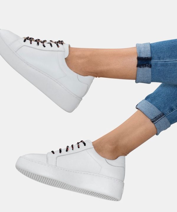 White leather platform sneakers for women, casual stylish footwear, comfortable everyday shoes, trendy fashion sneakers, soyambrown.