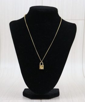 Gold padlock necklace, minimalist jewelry, women's jewelry, handmade jewelry, dainty gold necklace, jewelry gift idea, unique jewelry piece, jewelry accessories, layered necklace, elegant jewelry design.