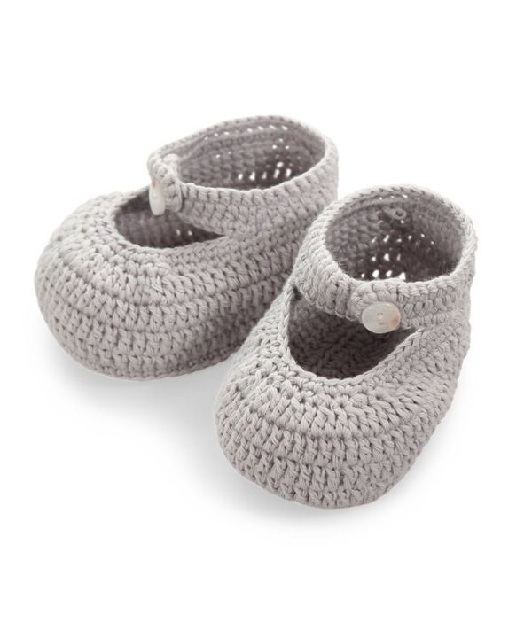 Crochet baby shoes, handmade newborn booties, soft knit infant shoes, cozy crochet footwear for babies, adorable newborn crochet slippers for girls and boys.